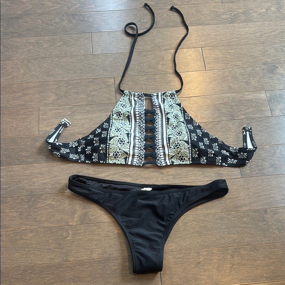Cupshe Black and White Bikini Set. New Without Tags